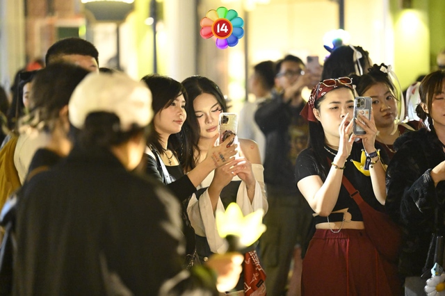 Cấp báo: Tụ điểm gái xinh hot nhất lúc này, chính là bên "anh Long" G-DRAGON- Ảnh 6.