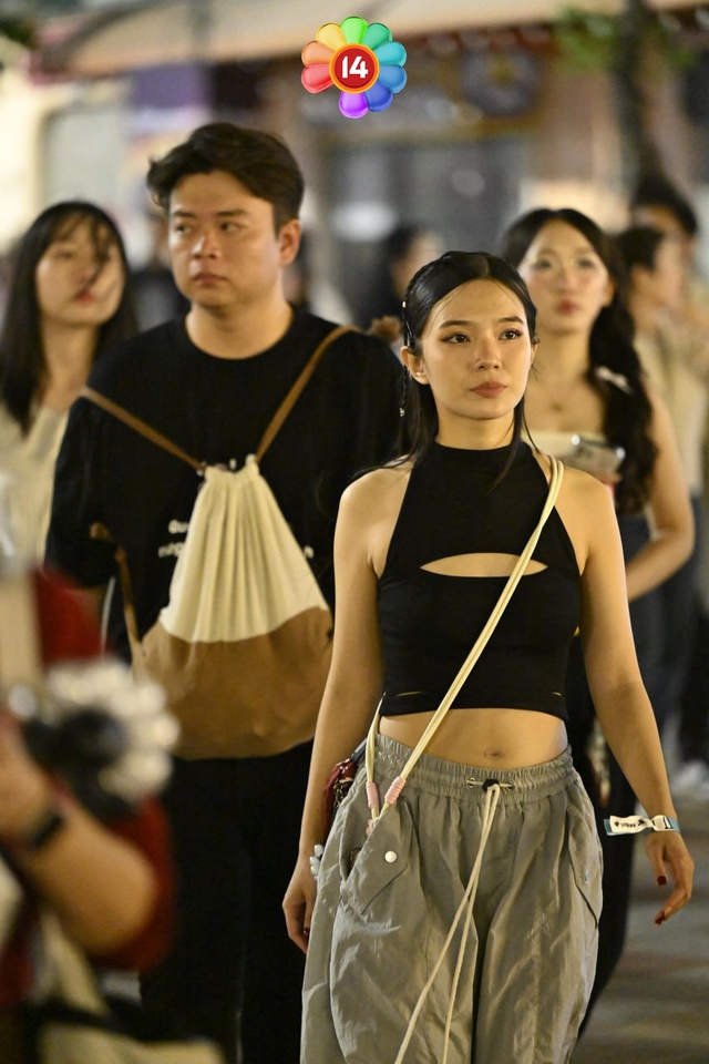 Cấp báo: Tụ điểm gái xinh hot nhất lúc này, chính là bên "anh Long" G-DRAGON- Ảnh 12.