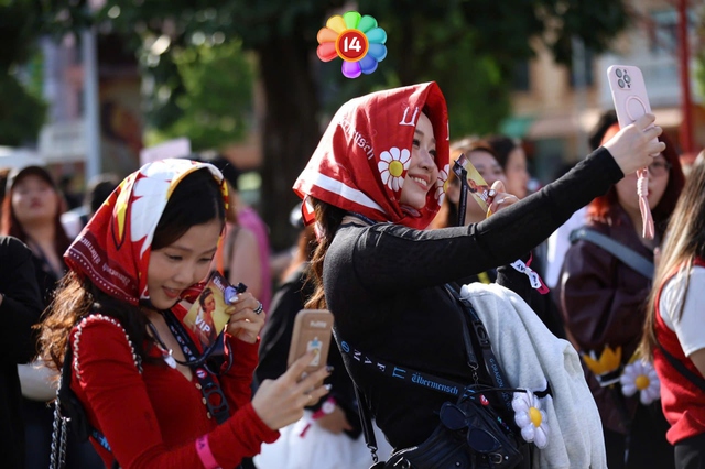 Cấp b&aacute;o: Tụ điểm g&aacute;i xinh hot nhất l&uacute;c n&agrave;y, ch&iacute;nh l&agrave; b&ecirc;n "anh Long" G-DRAGON- Ảnh 25.