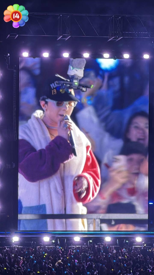 G-DRAGON cởi &aacute;o diễn kết m&agrave;n, biển fanchant 