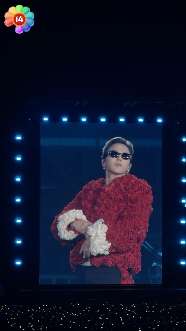 G-DRAGON cởi &aacute;o diễn kết m&agrave;n, biển fanchant 