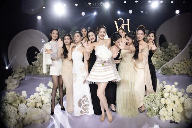 Đám cưới Hoa hậu Đỗ Hà - Viết Vương tại Hà Nội: Cô dâu khóc nức nở, dàn nàng hậu &quot;quậy&quot; tưng bừng! - Ảnh 8.