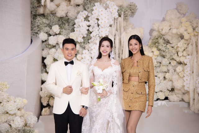 Dàn sao đổ bộ đám cưới Đỗ Hà: Đỗ Mỹ Linh đơn giản mà sang hết nấc, Lương Thuỳ Linh và dàn Hoa - Á hậu đọ sắc tưng bừng- Ảnh 9. Dàn sao đổ bộ đám cưới Đỗ Hà: Đỗ Mỹ Linh đơn giản mà sang hết nấc, Lương Thuỳ Linh và dàn Hoa - Á hậu đọ sắc tưng bừng- Ảnh 9.