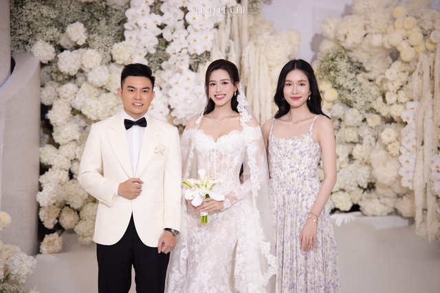 Dàn sao đổ bộ đám cưới Đỗ Hà: Đỗ Mỹ Linh đơn giản mà sang hết nấc, Lương Thuỳ Linh và dàn Hoa - Á hậu đọ sắc tưng bừng- Ảnh 7. Dàn sao đổ bộ đám cưới Đỗ Hà: Đỗ Mỹ Linh đơn giản mà sang hết nấc, Lương Thuỳ Linh và dàn Hoa - Á hậu đọ sắc tưng bừng- Ảnh 7.