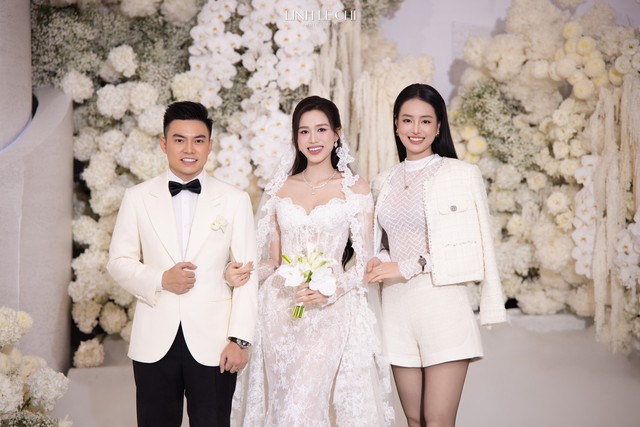 Dàn sao đổ bộ đám cưới Đỗ Hà: Đỗ Mỹ Linh đơn giản mà sang hết nấc, Lương Thuỳ Linh và dàn Hoa - Á hậu đọ sắc tưng bừng- Ảnh 10. Dàn sao đổ bộ đám cưới Đỗ Hà: Đỗ Mỹ Linh đơn giản mà sang hết nấc, Lương Thuỳ Linh và dàn Hoa - Á hậu đọ sắc tưng bừng- Ảnh 10.