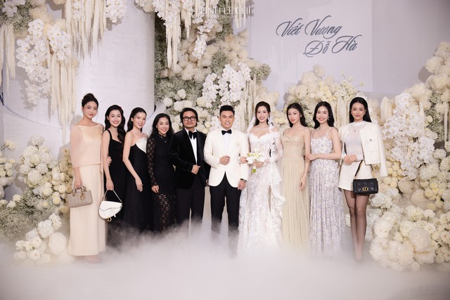 Dàn sao đổ bộ đám cưới Đỗ Hà: Đỗ Mỹ Linh đơn giản mà sang hết nấc, Lương Thuỳ Linh và dàn Hoa - Á hậu đọ sắc tưng bừng- Ảnh 14. Dàn sao đổ bộ đám cưới Đỗ Hà: Đỗ Mỹ Linh đơn giản mà sang hết nấc, Lương Thuỳ Linh và dàn Hoa - Á hậu đọ sắc tưng bừng- Ảnh 14.