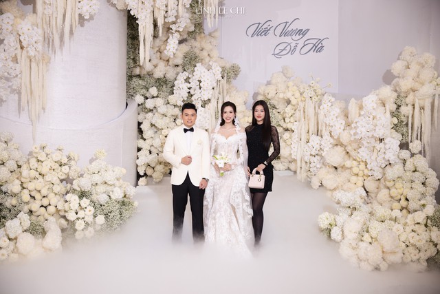 Dàn sao đổ bộ đám cưới Đỗ Hà: Đỗ Mỹ Linh đơn giản mà sang hết nấc, Lương Thuỳ Linh và dàn Hoa - Á hậu đọ sắc tưng bừng- Ảnh 5. Dàn sao đổ bộ đám cưới Đỗ Hà: Đỗ Mỹ Linh đơn giản mà sang hết nấc, Lương Thuỳ Linh và dàn Hoa - Á hậu đọ sắc tưng bừng- Ảnh 5.