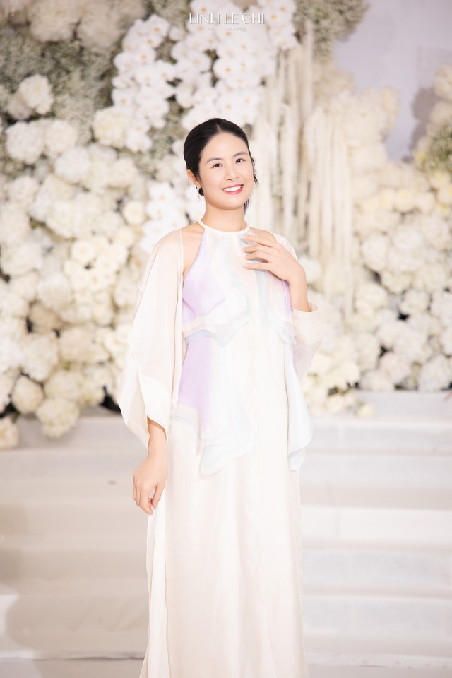 Dàn sao đổ bộ đám cưới Đỗ Hà: Đỗ Mỹ Linh đơn giản mà sang hết nấc, Lương Thuỳ Linh và dàn Hoa - Á hậu đọ sắc tưng bừng- Ảnh 13. Dàn sao đổ bộ đám cưới Đỗ Hà: Đỗ Mỹ Linh đơn giản mà sang hết nấc, Lương Thuỳ Linh và dàn Hoa - Á hậu đọ sắc tưng bừng- Ảnh 13.