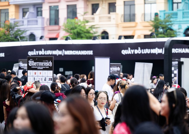 Concert G-DRAGON tại Hà Nội D-2: "Anh Long" cầm ô hát dưới mưa, nguyện tắm mưa cùng fan Việt- Ảnh 5.