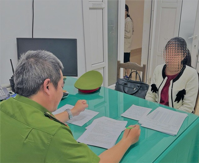 Nhận cuộc gọi tư vấn cập nhật VNeID, tài khoản của cặp vợ chồng Huế "bay" luôn 524 triệu đồng- Ảnh 1. Nhận cuộc gọi tư vấn cập nhật VNeID, tài khoản của cặp vợ chồng Huế "bay" luôn 524 triệu đồng- Ảnh 1.