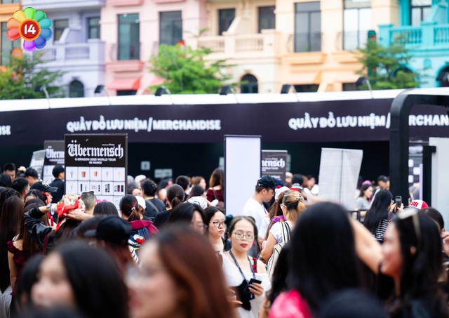 Concert G-DRAGON tại Hà Nội D-2: "Anh Long" cầm ô hát dưới mưa, nguyện tắm mưa cùng fan Việt- Ảnh 12.