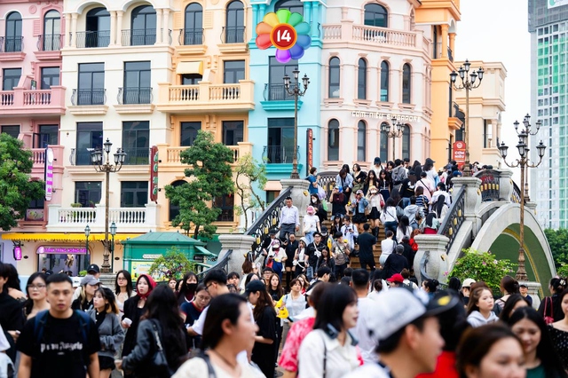 Ú òa: Ở đây chả có gì ngoài gái xinh...- Ảnh 1. Ú òa: Ở đây chả có gì ngoài gái xinh...- Ảnh 1.