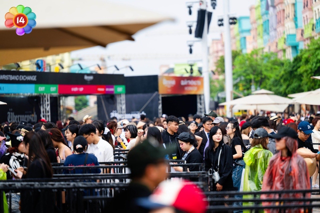 Concert G-DRAGON tại Hà Nội D-2: "Anh Long" cầm ô hát dưới mưa, nguyện tắm mưa cùng fan Việt- Ảnh 9.