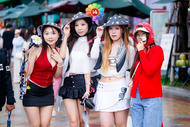 Ú òa: Ở đây chả có gì ngoài gái xinh...- Ảnh 2. Ú òa: Ở đây chả có gì ngoài gái xinh...- Ảnh 2.