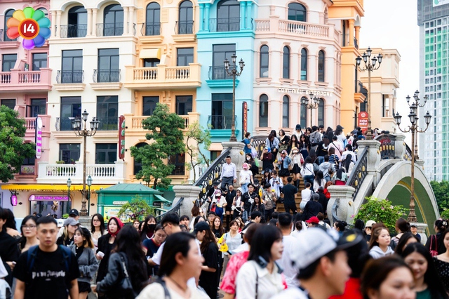 Concert G-DRAGON tại Hà Nội D-2: "Anh Long" cầm ô hát dưới mưa, nguyện tắm mưa cùng fan Việt- Ảnh 14.