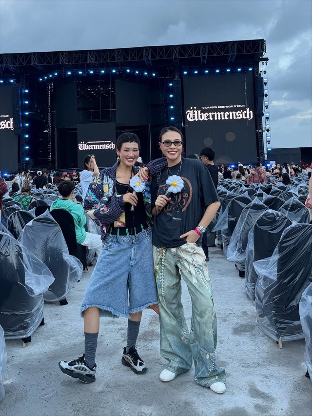 Xả suộc đi xem "anh Long": Từ vợ Cường Đô La đến gái xinh trên mạng, đã con mắt thật sự- Ảnh 4. Xả suộc đi xem "anh Long": Từ vợ Cường Đô La đến gái xinh trên mạng, đã con mắt thật sự- Ảnh 4.