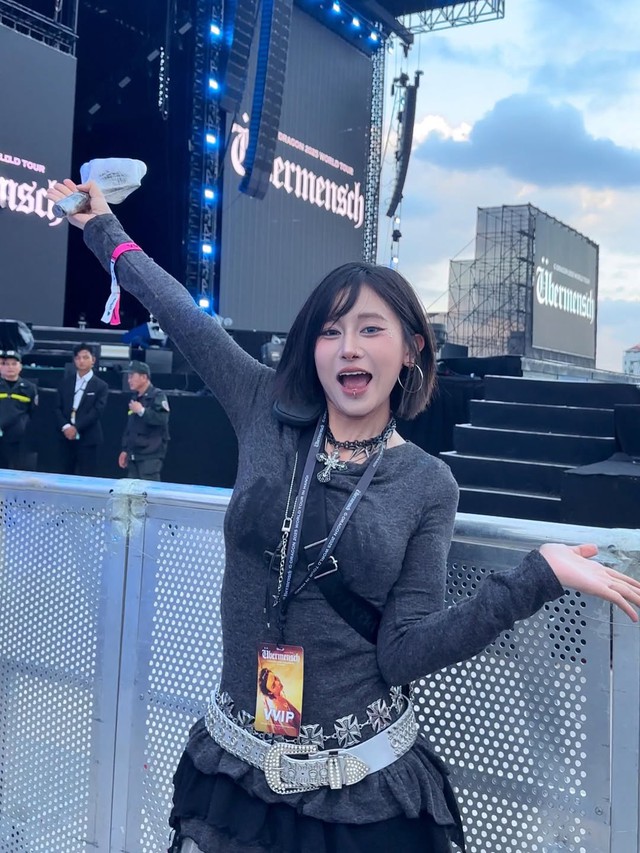 Xả suộc đi xem "anh Long": Từ vợ Cường Đô La đến gái xinh trên mạng, đã con mắt thật sự- Ảnh 6. Xả suộc đi xem "anh Long": Từ vợ Cường Đô La đến gái xinh trên mạng, đã con mắt thật sự- Ảnh 6.