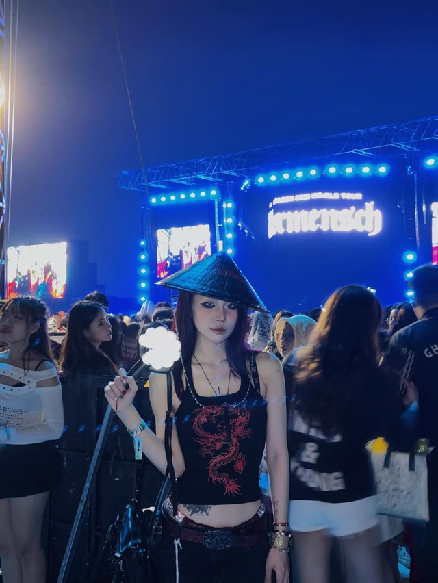 Xả suộc đi xem "anh Long": Từ vợ Cường Đô La đến gái xinh trên mạng, đã con mắt thật sự- Ảnh 16. Xả suộc đi xem "anh Long": Từ vợ Cường Đô La đến gái xinh trên mạng, đã con mắt thật sự- Ảnh 16.