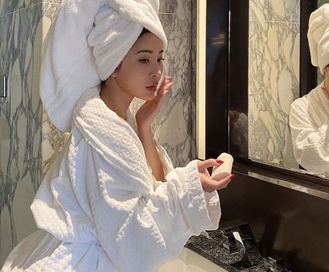 Quá chăm dưỡng da theo kiểu nhiều chị em "tung hô", người phụ nữ trẻ mắc ung thư nội mạc tử cung lúc nào không biết- Ảnh 1.