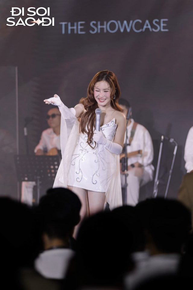 Điều ít biết về con gái nguyên Phó Giám đốc Sở VHTTDL Nghệ An: Đi Mỹ 5 năm trở lại làm vocalist hàng đầu Việt Nam- Ảnh 1.