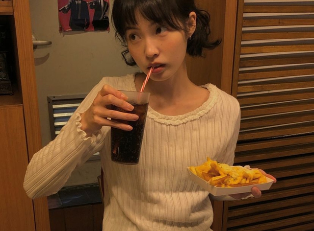 Thiếu nữ 15 tuổi đột ngột phát hiện ung thư giai đoạn 3, mẹ gào khóc đòi khám lại, BS thở dài: “Bệnh này thích tấn công người trẻ”- Ảnh 2. Thiếu nữ 15 tuổi đột ngột phát hiện ung thư giai đoạn 3, mẹ gào khóc đòi khám lại, BS thở dài: “Bệnh này thích tấn công người trẻ”- Ảnh 2.