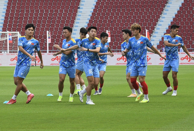 Diễn biến U22 Việt Nam 1-0 Malaysia: Hiểu Minh mở tỉ số cho Việt Nam- Ảnh 9. Diễn biến U22 Việt Nam 1-0 Malaysia: Hiểu Minh mở tỉ số cho Việt Nam- Ảnh 9.