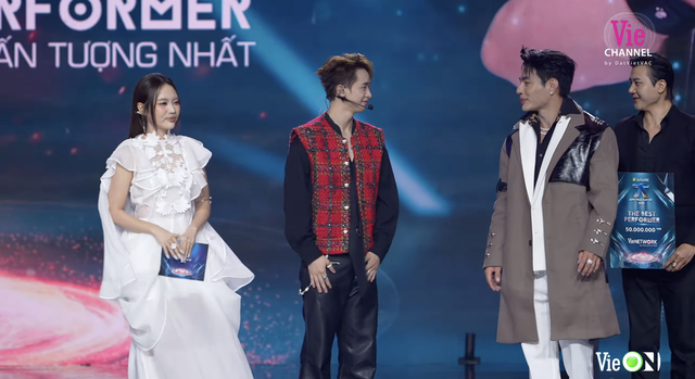 Chung kết Anh Trai Say Hi: Xuất hiện chủ nhân giải thưởng đặc biệt, quán quân sắp lộ diện- Ảnh 2. Chung kết Anh Trai Say Hi: Xuất hiện chủ nhân giải thưởng đặc biệt, quán quân sắp lộ diện- Ảnh 2.