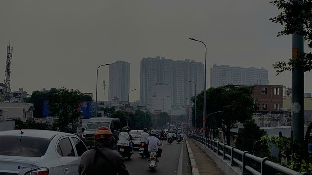 'Hiểm họa' từ bầu trời m&ugrave; sương bủa v&acirc;y TPHCM- Ảnh 4.