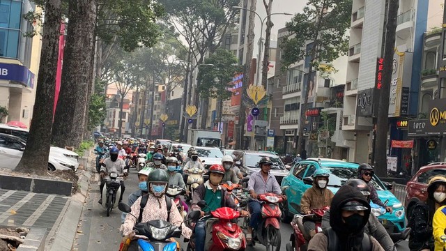 'Hiểm họa' từ bầu trời m&ugrave; sương bủa v&acirc;y TPHCM- Ảnh 3.