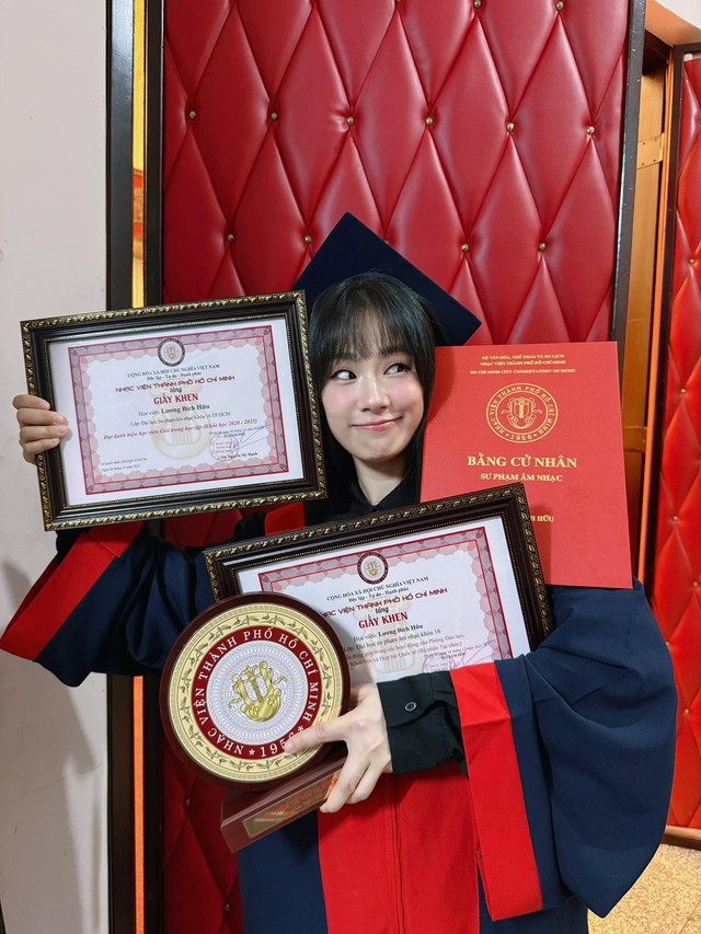 Lương Bích Hữu tốt nghiệp đại học ở tuổi 41- Ảnh 1.