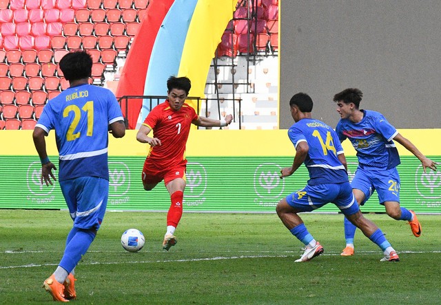 Diễn biến U22 Việt Nam vs Philippines bán kết SEA Games 33: Thế trận căng thẳng- Ảnh 1. Diễn biến U22 Việt Nam vs Philippines bán kết SEA Games 33: Thế trận căng thẳng- Ảnh 1.