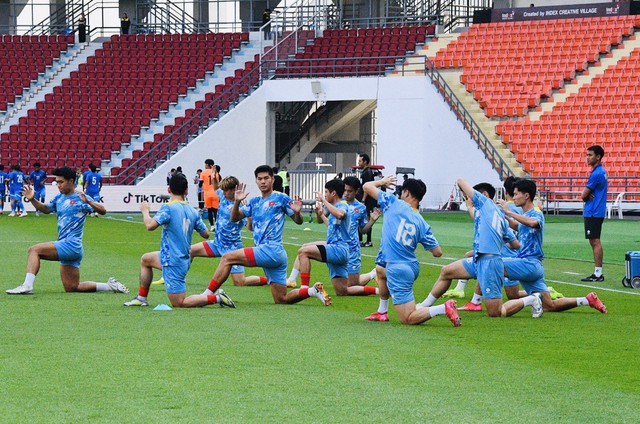 Diễn biến U22 Việt Nam vs Philippines bán kết SEA Games 33: Thế trận căng thẳng- Ảnh 10. Diễn biến U22 Việt Nam vs Philippines bán kết SEA Games 33: Thế trận căng thẳng- Ảnh 10.