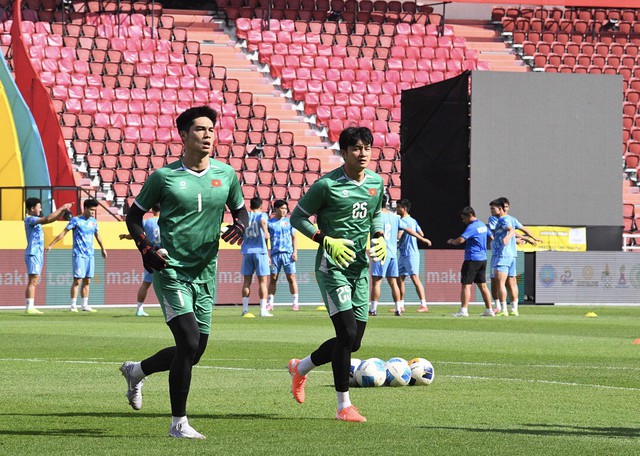 Diễn biến U22 Việt Nam vs Philippines bán kết SEA Games 33: Thế trận căng thẳng- Ảnh 8. Diễn biến U22 Việt Nam vs Philippines bán kết SEA Games 33: Thế trận căng thẳng- Ảnh 8.