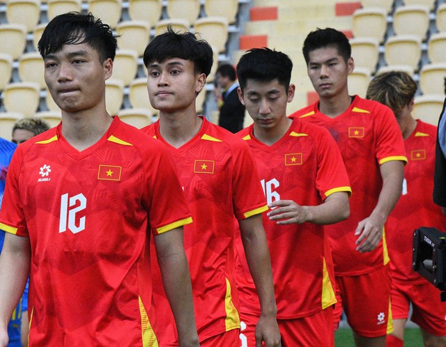 Diễn biến U22 Việt Nam vs Philippines bán kết SEA Games 33: Thế trận căng thẳng- Ảnh 7. Diễn biến U22 Việt Nam vs Philippines bán kết SEA Games 33: Thế trận căng thẳng- Ảnh 7.