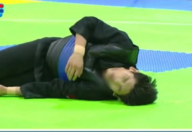 Võ sĩ Việt Nam uất ức khóc ngay trên sàn đấu vì bị xử thua Thái Lan rất khó hiểu ở SEA Games 33- Ảnh 2. Võ sĩ Việt Nam uất ức khóc ngay trên sàn đấu vì bị xử thua Thái Lan rất khó hiểu ở SEA Games 33- Ảnh 2.