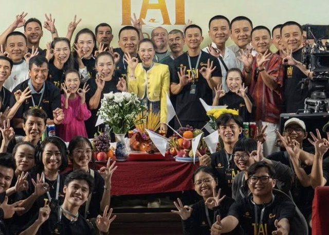 Ph&oacute;ng to bức ảnh chụp Mỹ T&acirc;m v&agrave; Mai T&agrave;i Phến, cả MXH hốt hoảng v&igrave; 1 chi tiết đ&aacute;ng sợ- Ảnh 2.