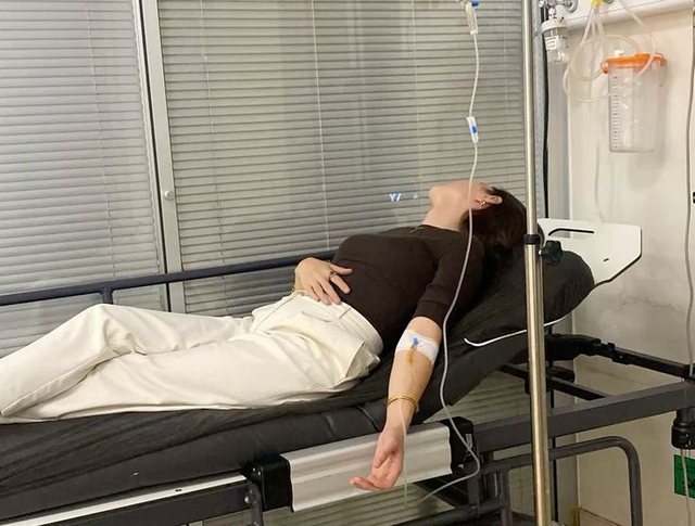 Nữ gi&aacute;o vi&ecirc;n tiểu học kh&oacute;c nấc khi ph&aacute;t hiện ung thư ruột: "T&ocirc;i c&ograve;n tưởng m&igrave;nh ti&ecirc;u h&oacute;a tốt hơn người kh&aacute;c"- Ảnh 1.