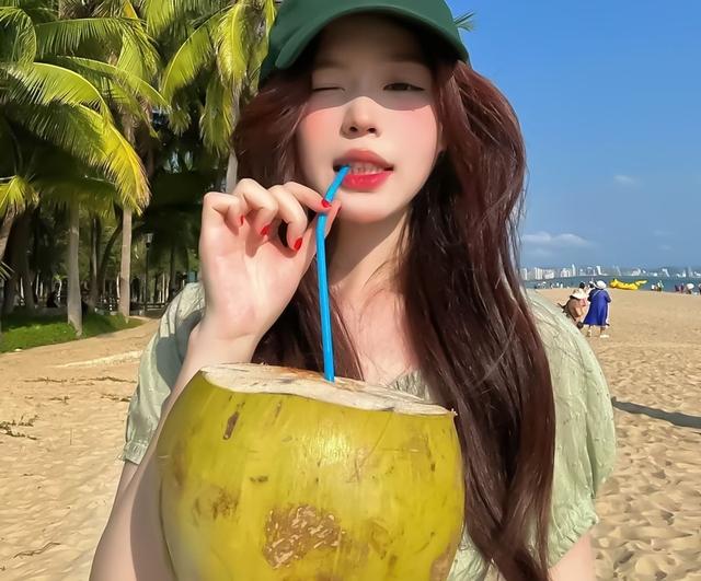 7 loại nước được ví như "kem dưỡng ẩm tự nhiên", giúp da căng mọng collagen: Món nào cũng quen "nhẵn mặt"- Ảnh 2. 7 loại nước được ví như "kem dưỡng ẩm tự nhiên", giúp da căng mọng collagen: Món nào cũng quen "nhẵn mặt"- Ảnh 2.