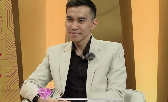 Vừa nh&igrave;n đ&atilde; ưng, chủ tiệm b&aacute;nh qua một lần đ&ograve; "dụ" anh bạn từ g&aacute;c x&eacute;p xuống ngủ c&ugrave;ng v&agrave; c&aacute;i kết- Ảnh 1.