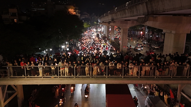 Việt Nam vô địch: Đường phố vui như Tết rồi nè!- Ảnh 46. Việt Nam vô địch: Đường phố vui như Tết rồi nè!- Ảnh 46.