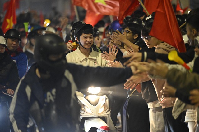 Việt Nam vô địch: Đường phố vui như Tết rồi nè!- Ảnh 63.