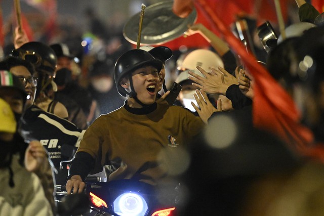 Việt Nam vô địch: Đường phố vui như Tết rồi nè!- Ảnh 67.