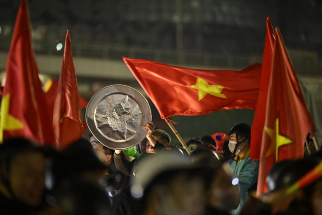 Việt Nam vô địch: Đường phố vui như Tết rồi nè!- Ảnh 62.