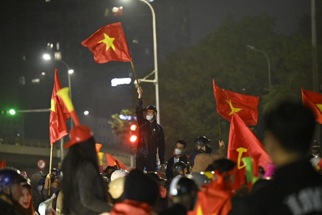 Việt Nam vô địch: Đường phố vui như Tết rồi nè!- Ảnh 60.