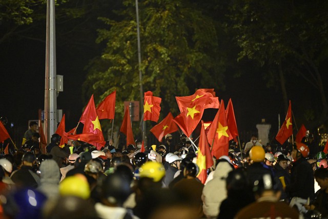 Việt Nam vô địch: Đường phố vui như Tết rồi nè!- Ảnh 64.