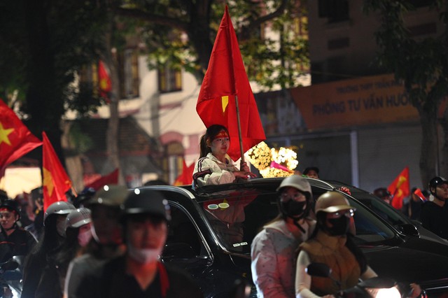 Việt Nam vô địch: Đường phố vui như Tết rồi nè!- Ảnh 58. Việt Nam vô địch: Đường phố vui như Tết rồi nè!- Ảnh 58.