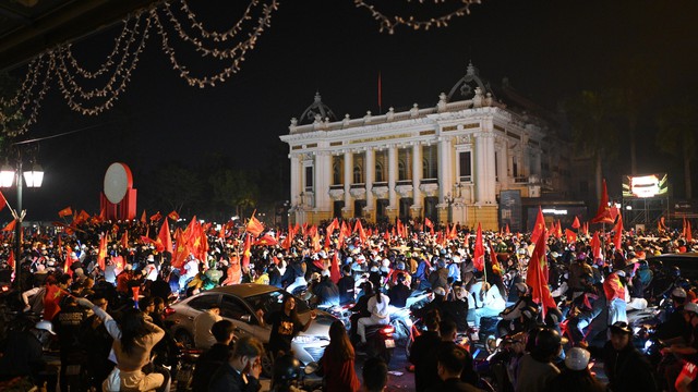 Việt Nam vô địch: Đường phố vui như Tết rồi nè!- Ảnh 51. Việt Nam vô địch: Đường phố vui như Tết rồi nè!- Ảnh 51.