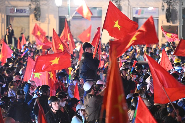 Việt Nam vô địch: Đường phố vui như Tết rồi nè!- Ảnh 69.