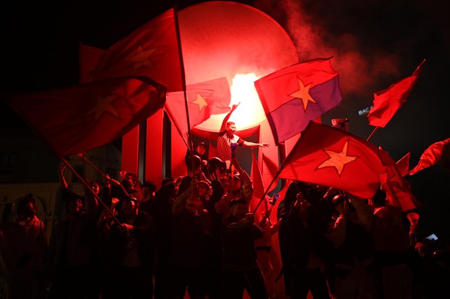 Việt Nam vô địch: Đường phố vui như Tết rồi nè!- Ảnh 68.