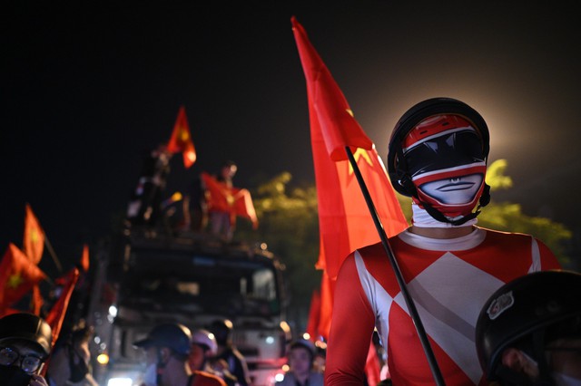 Việt Nam vô địch: Đường phố vui như Tết rồi nè!- Ảnh 57. Việt Nam vô địch: Đường phố vui như Tết rồi nè!- Ảnh 57.
